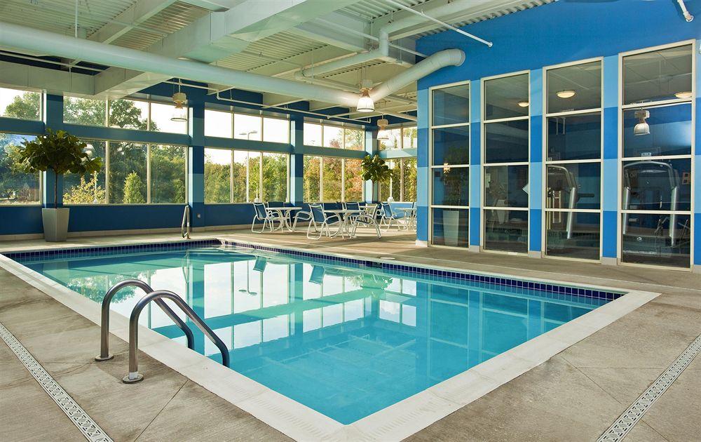 Holiday Inn Express Columbus Airport Easton Exteriör bild
